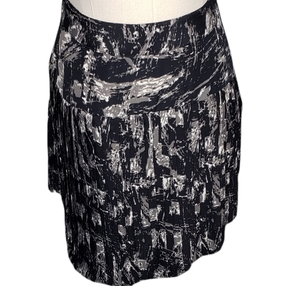 Piperlime Collection pleated abstract print hi-low hem skirt size small